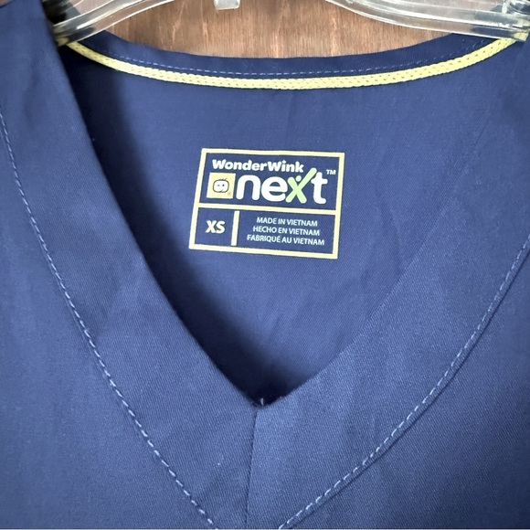 WonderWink Next Charlotte NWT Sz XS Navy Blue Scrub Top. STRETCHES - Picture 4 of 7